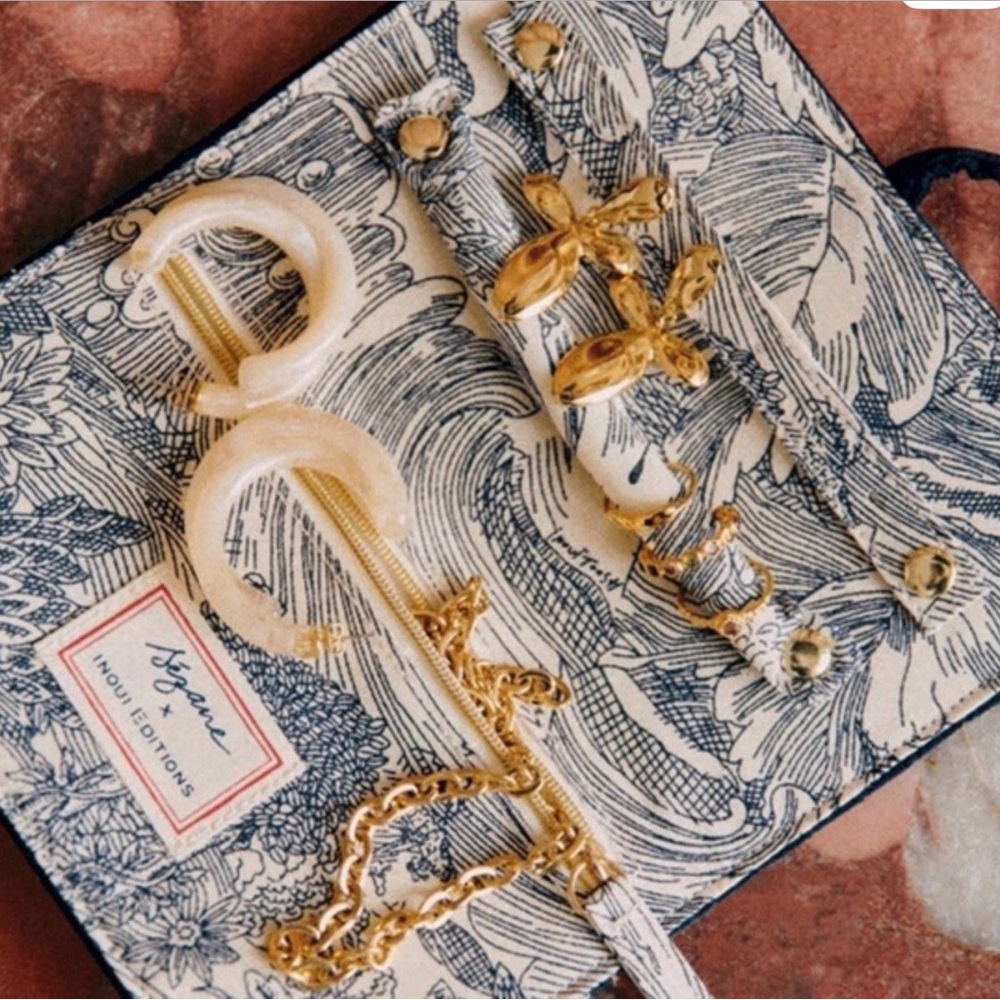 NWOT Sezane Dark Navy Velvet Jewelry Case